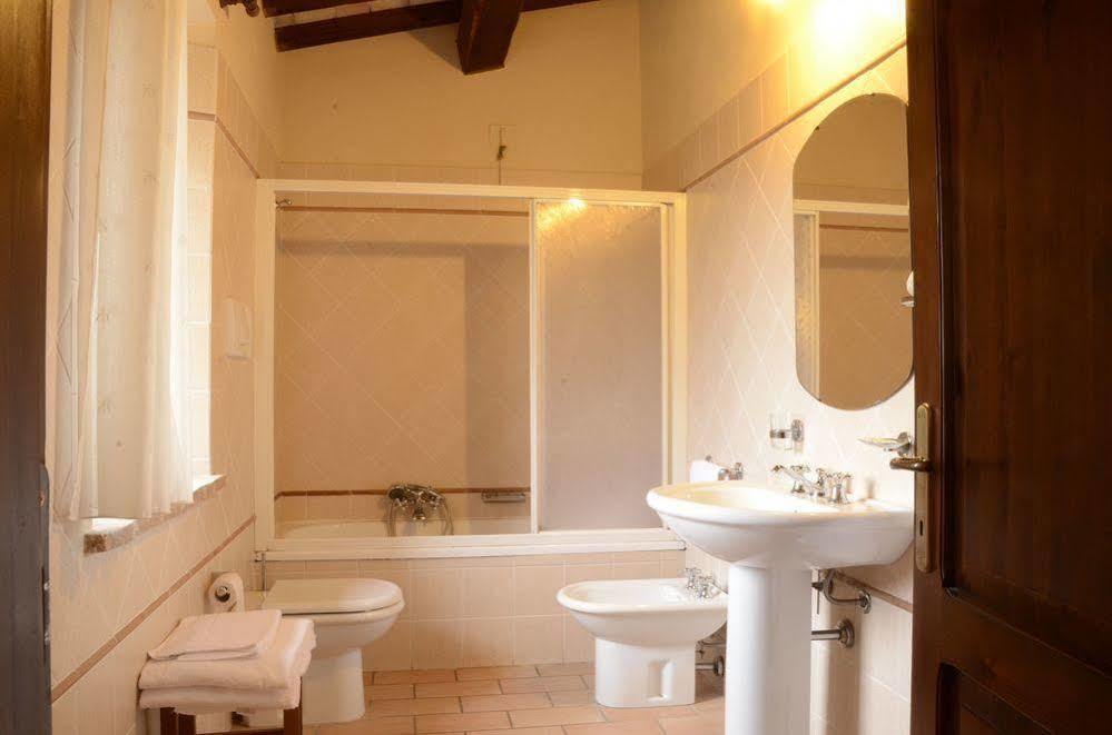 Agriturismo Le Due Torri Torre Quadrano スペッロ エクステリア 写真