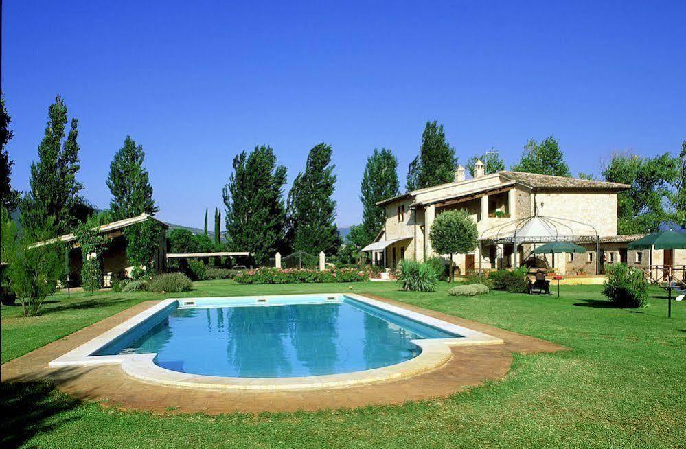 Agriturismo Le Due Torri Torre Quadrano スペッロ エクステリア 写真
