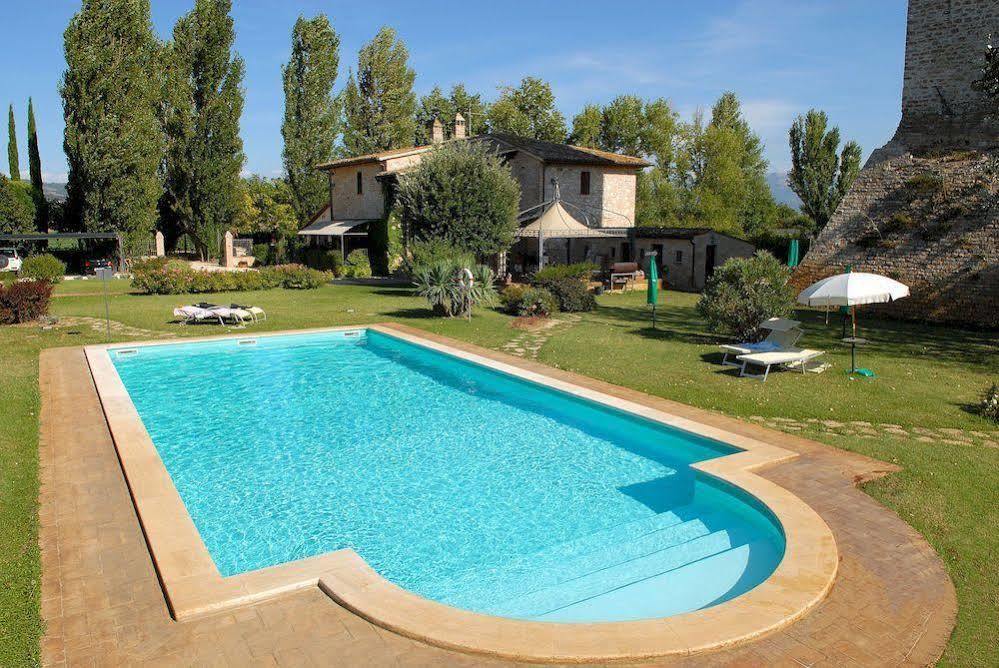 Agriturismo Le Due Torri Torre Quadrano スペッロ エクステリア 写真
