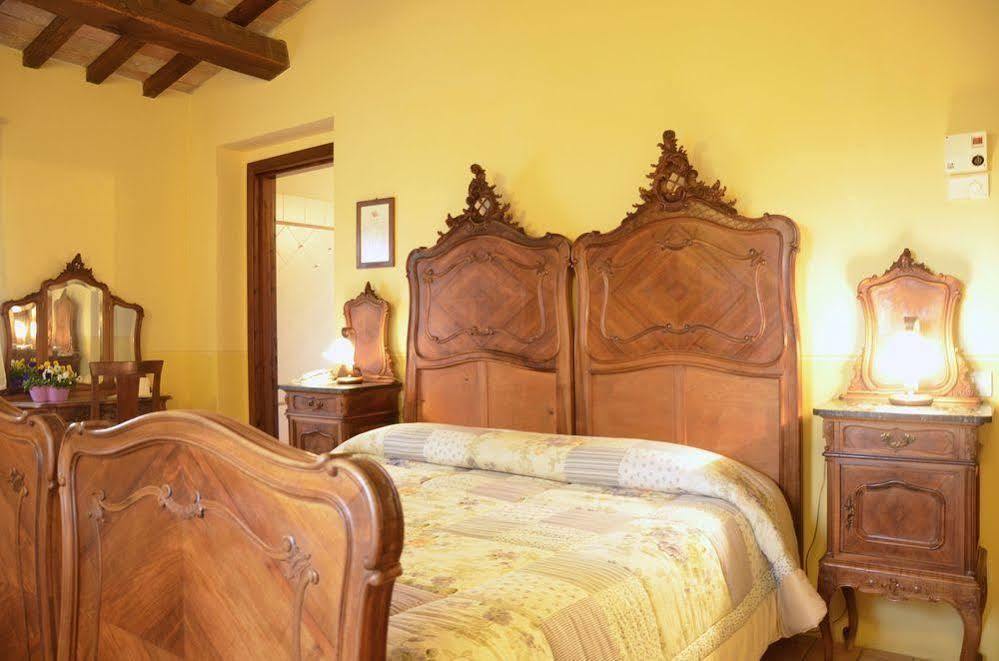 Agriturismo Le Due Torri Torre Quadrano スペッロ エクステリア 写真