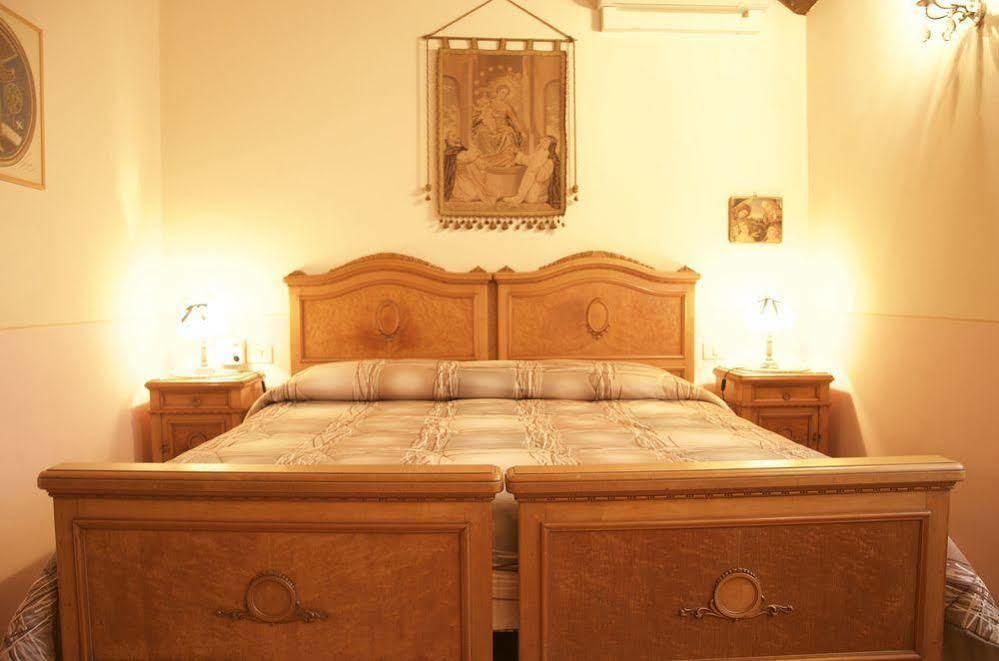 Agriturismo Le Due Torri Torre Quadrano スペッロ エクステリア 写真
