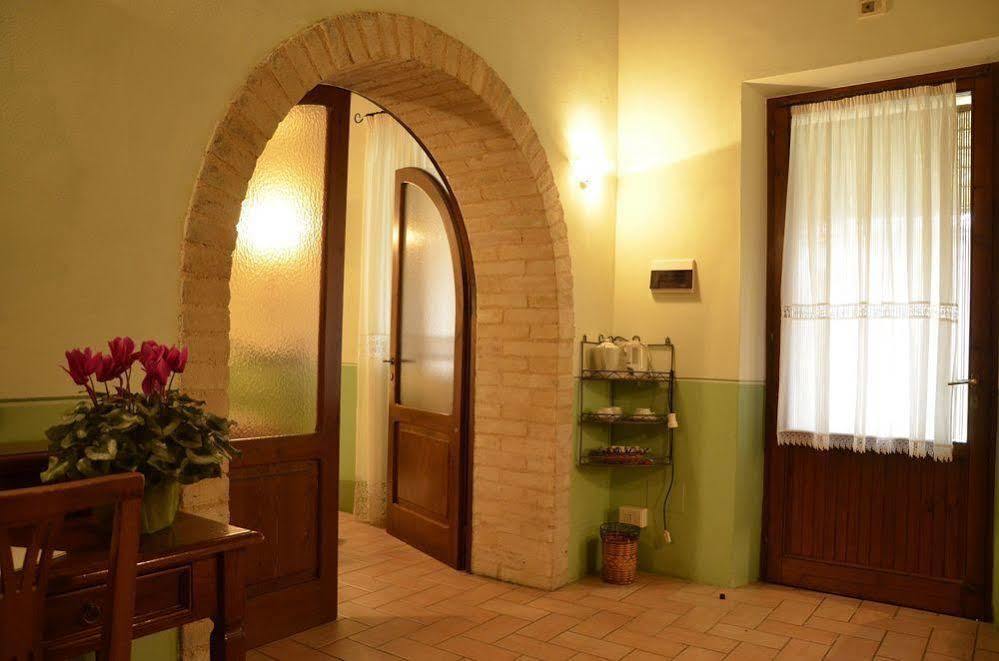 Agriturismo Le Due Torri Torre Quadrano スペッロ エクステリア 写真