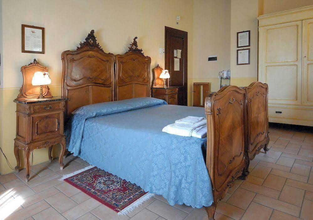 Agriturismo Le Due Torri Torre Quadrano スペッロ エクステリア 写真